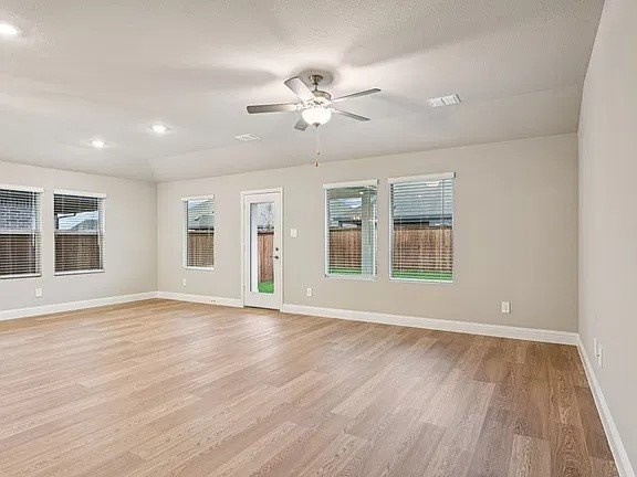 1724 Gardendale Hollow Ln - Photo 2 of 16