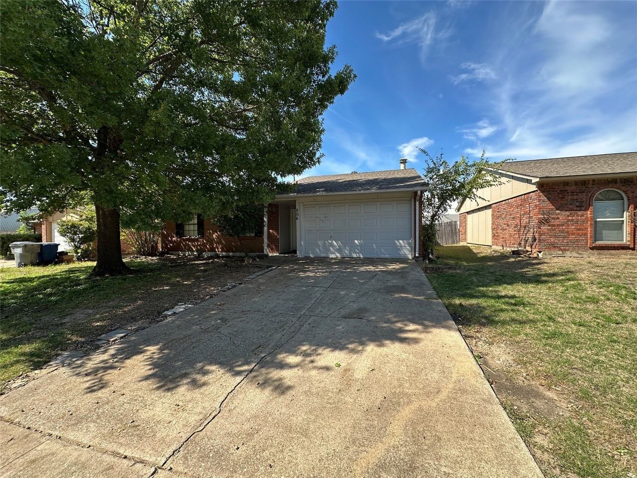 906 Hawthorne Dr - Photo 2 of 19