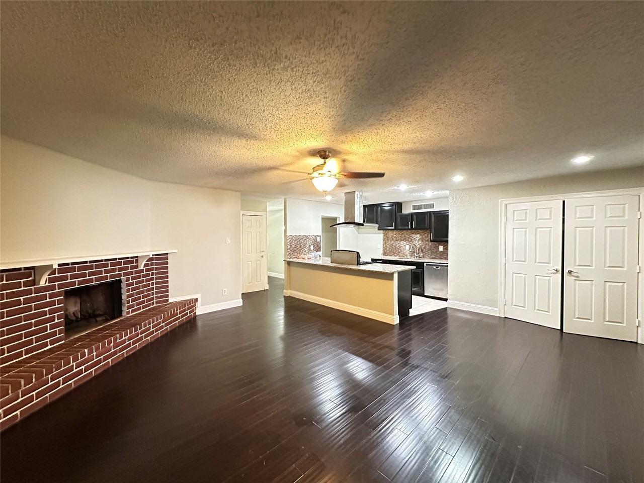 906 Hawthorne Dr - Photo 7 of 19
