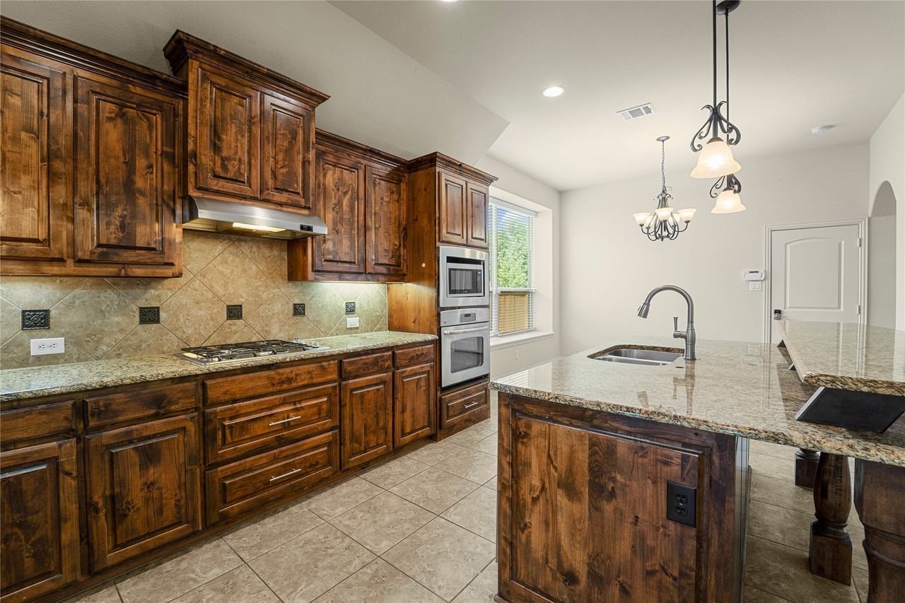 12848 Walnut Ridge Dr - Photo 4 of 40