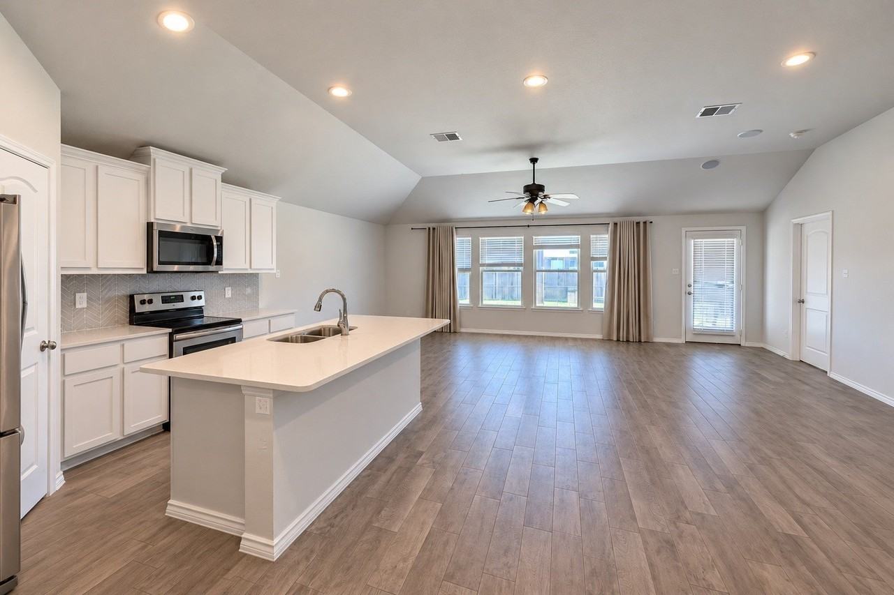2532 Silver Fox Trl - Photo 2 of 12