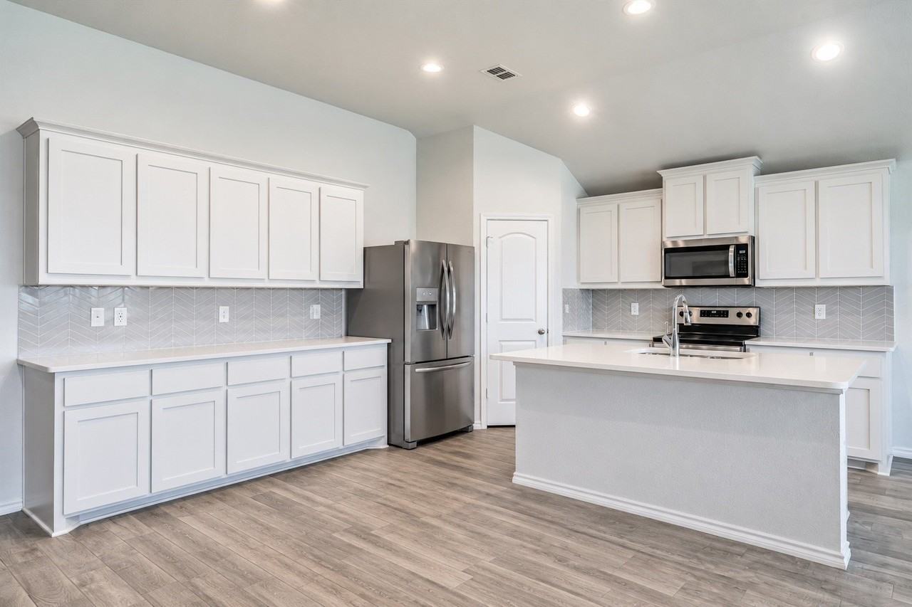 2532 Silver Fox Trl - Photo 3 of 12