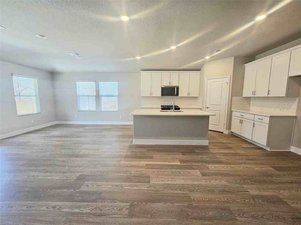 2101 Gustavus Dr - Photo 2 of 14