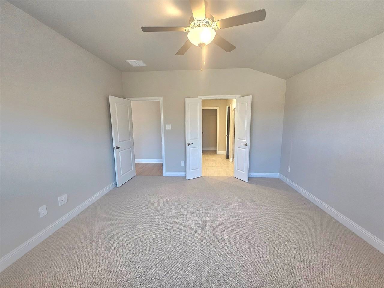 2101 Gustavus Dr - Photo 4 of 14