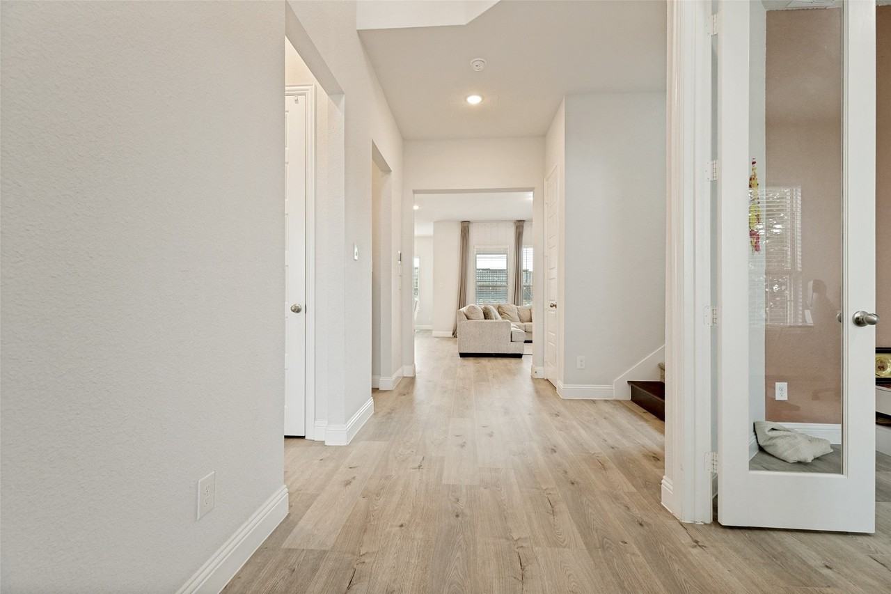 16931 Maple Bend Dr - Photo 5 of 30