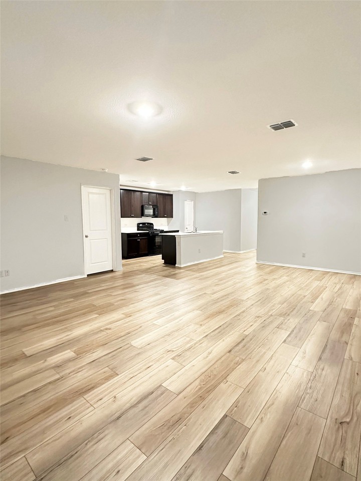 1709 Helmoken Falls Dr - Photo 4 of 30