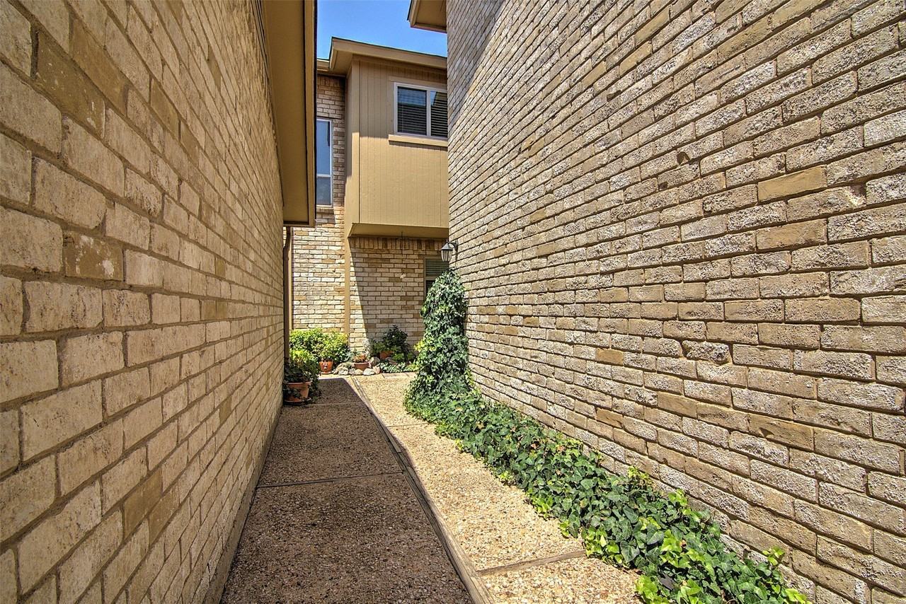 3121 Willowbrook Ct - Photo 2 of 37