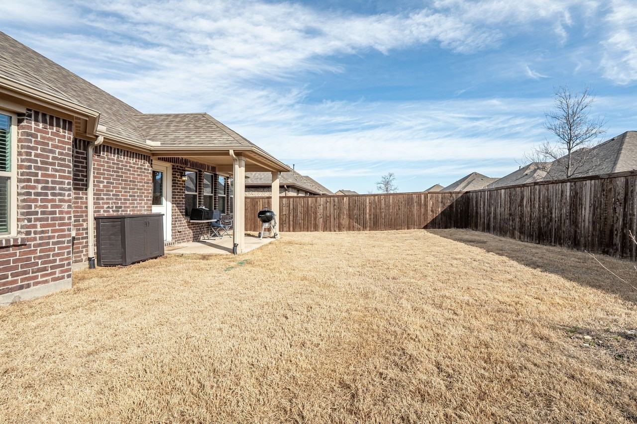3220 Puffin Ln - Photo 5 of 31
