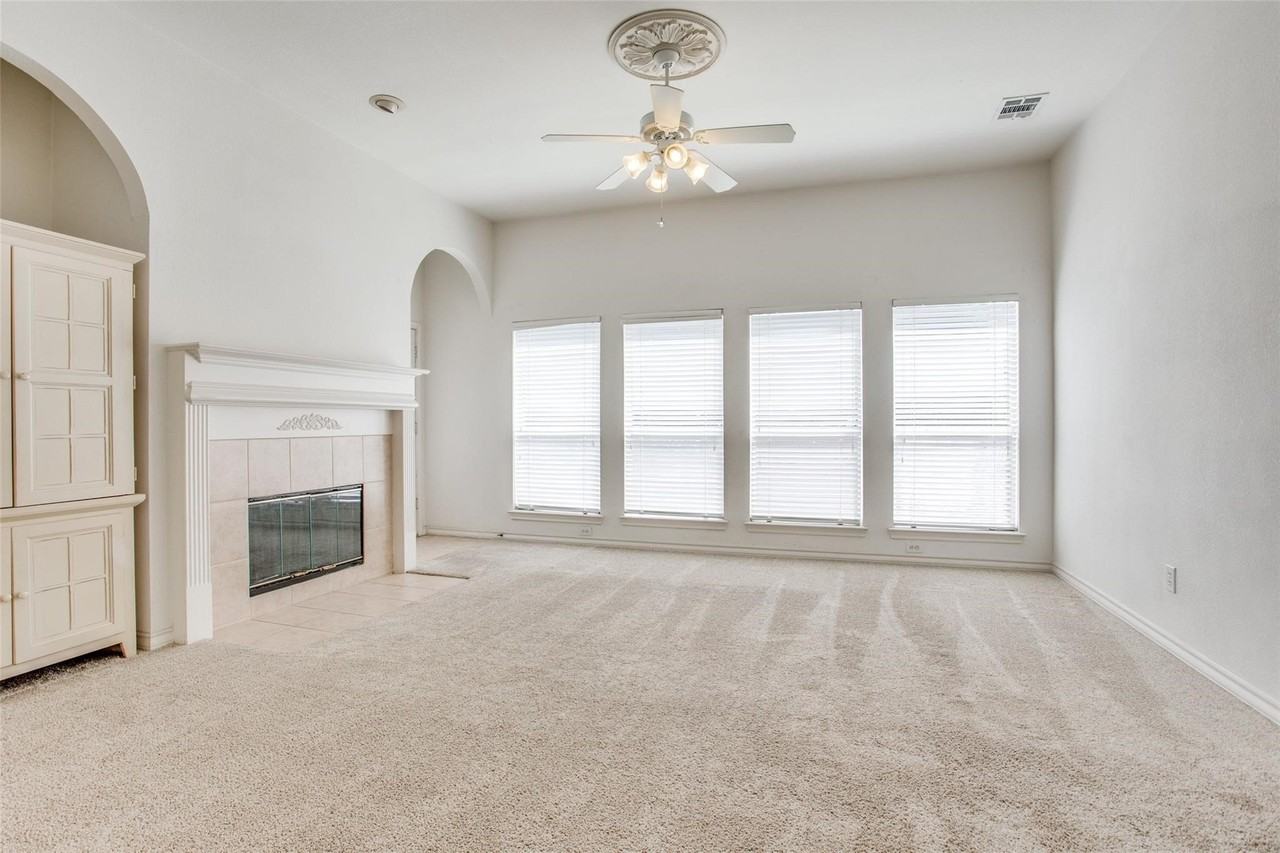 3021 Sawtooth Dr - Photo 3 of 19