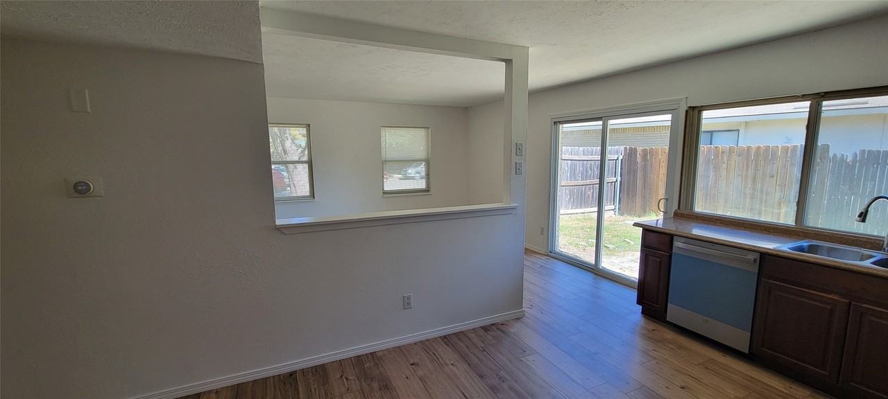 5060 Alpha Dr - Photo 3 of 18