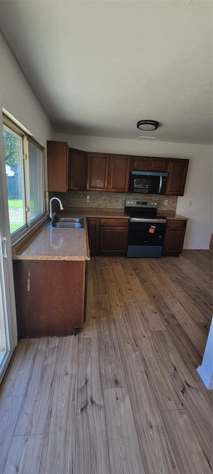 5060 Alpha Dr - Photo 4 of 18