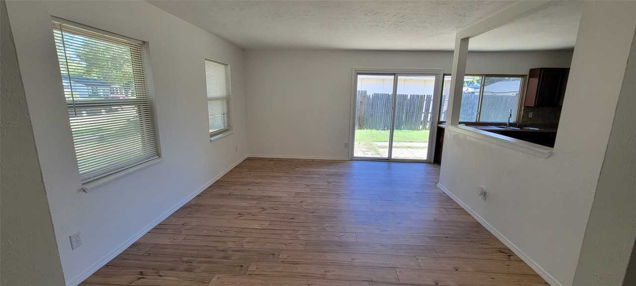5060 Alpha Dr - Photo 2 of 18