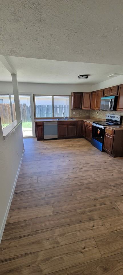 5060 Alpha Dr - Photo 5 of 18
