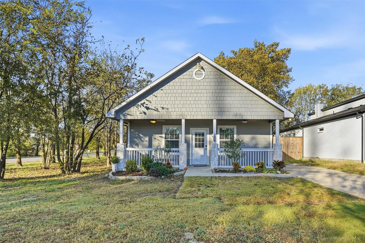 124 Chris Dr - Photo 3 of 32