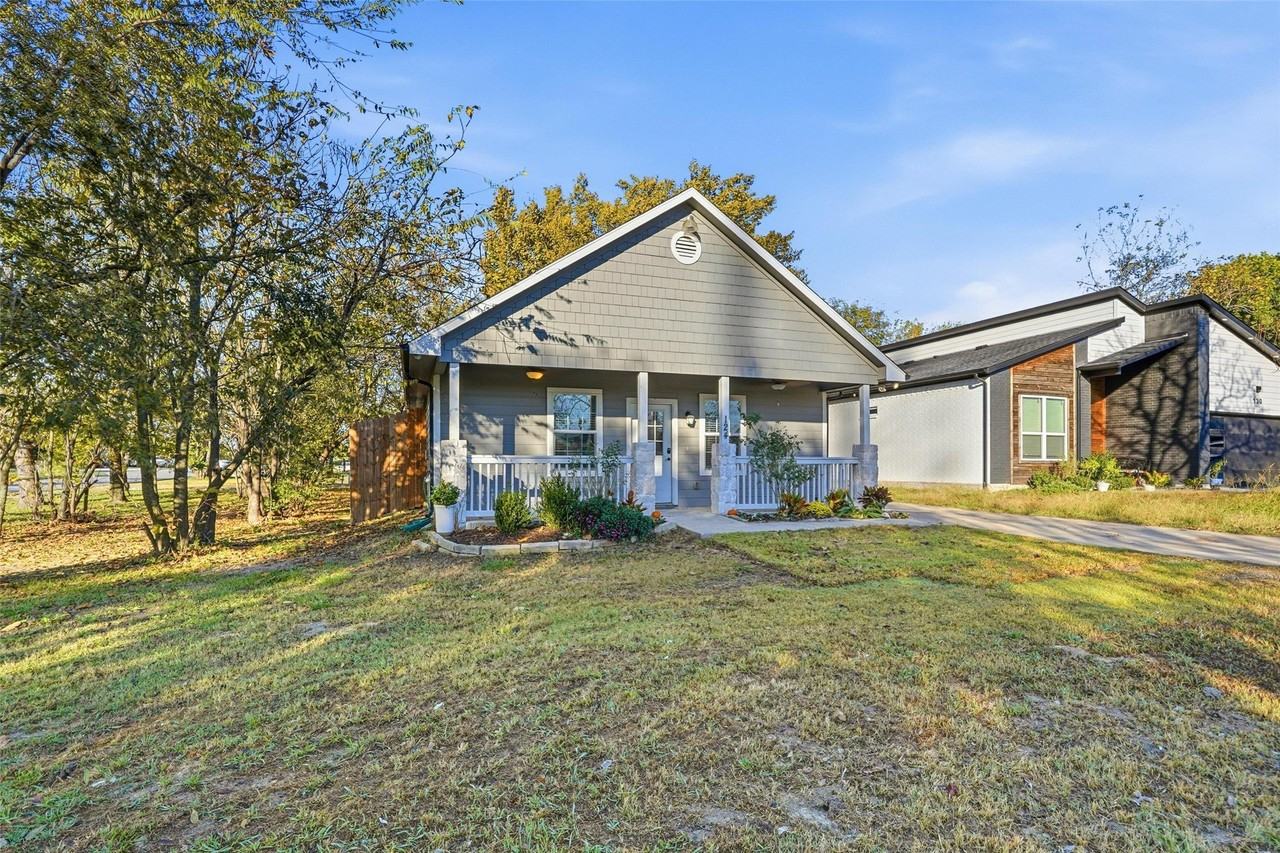124 Chris Dr - Photo 4 of 32