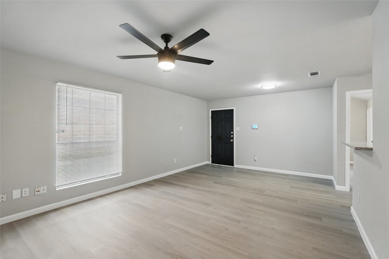921 Potomac Dr - Photo 4 of 22