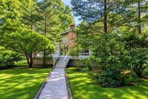 featured image of 14 Settlers Landing Ln