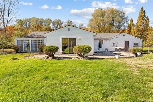19750 Beck Rd - Photo 4 of 43
