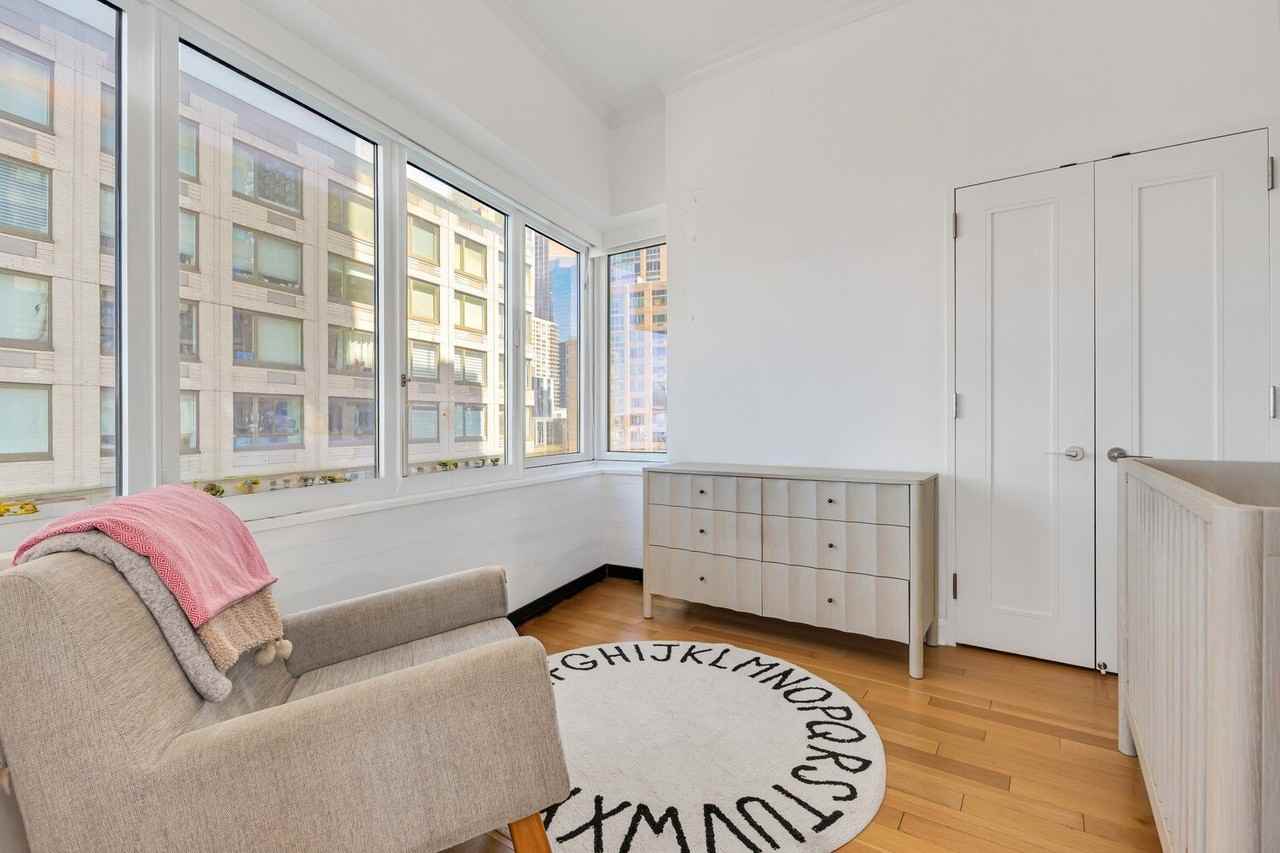 80 Riverside Blvd Apt 7c #7C - Photo 5 of 8