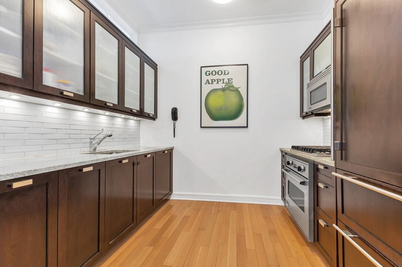80 Riverside Blvd Apt 7c #7C - Photo 6 of 8