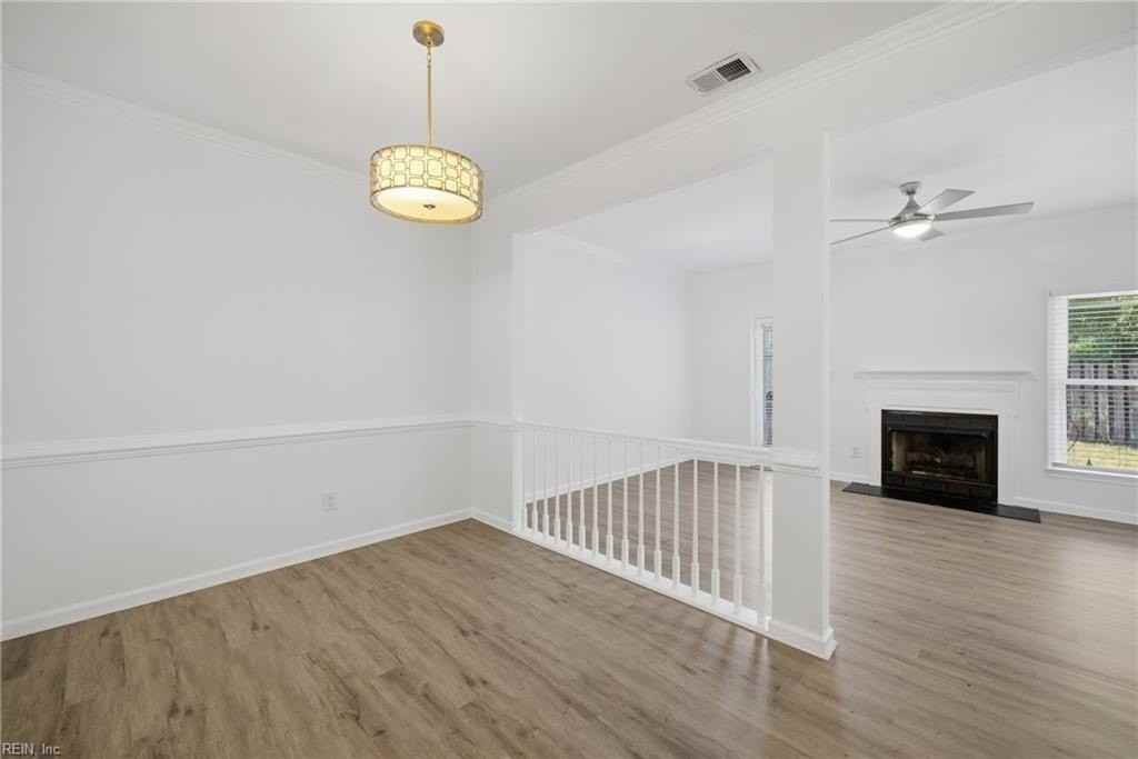 748 Creekside Cres - Photo 3 of 30