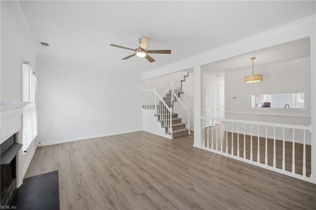 748 Creekside Cres - Photo 4 of 30