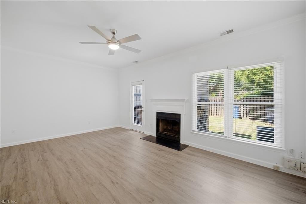 748 Creekside Cres - Photo 5 of 30