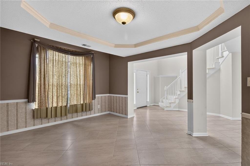 2533 Seven Kings Rd - Photo 5 of 39
