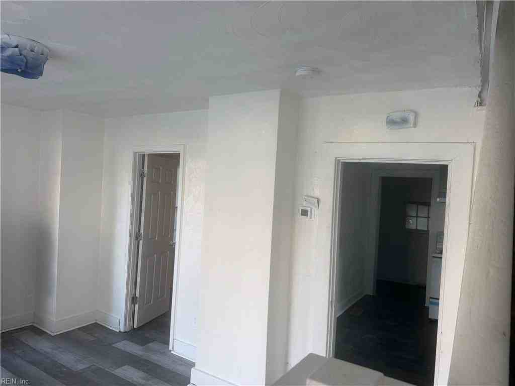 64 Manly St - Photo 2 of 15