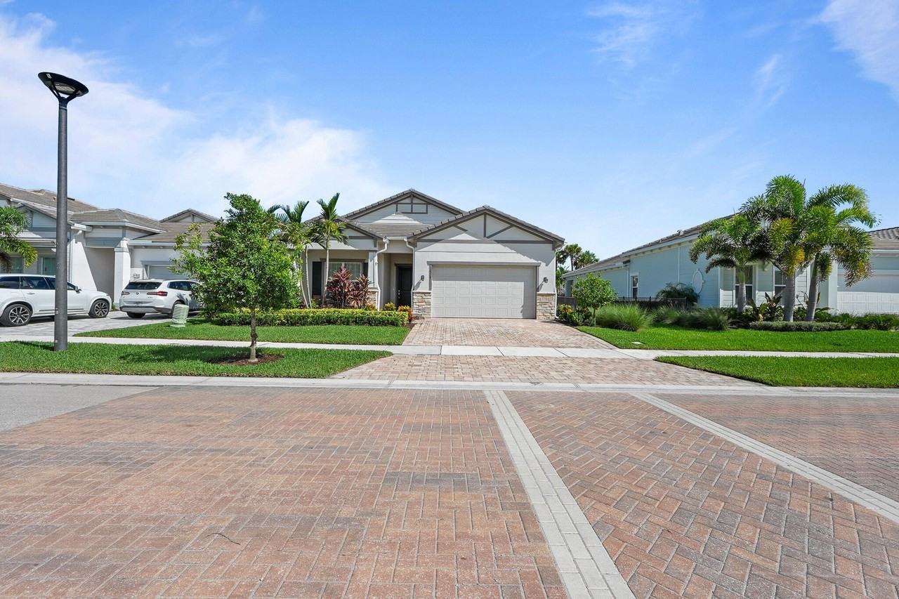 12529 Triumph Ln - Photo 3 of 50