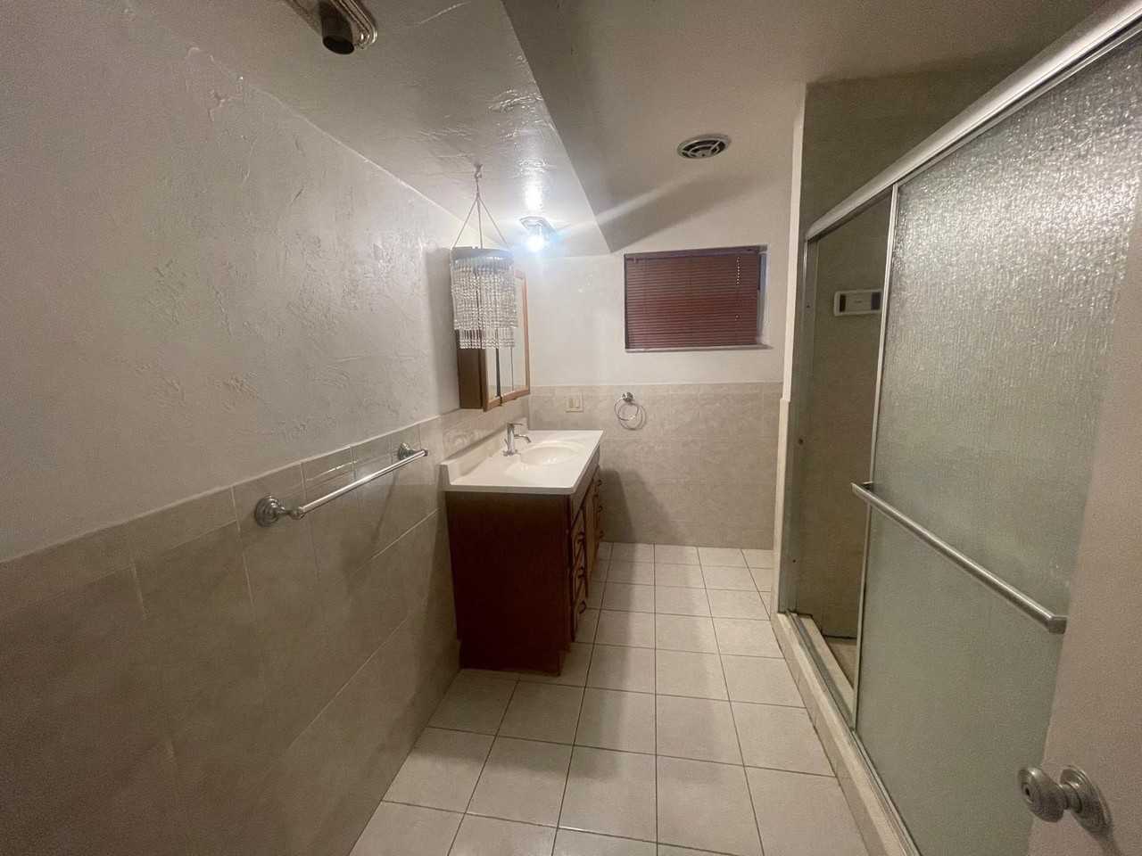 1727 Dewey St #1 - Photo 3 of 15