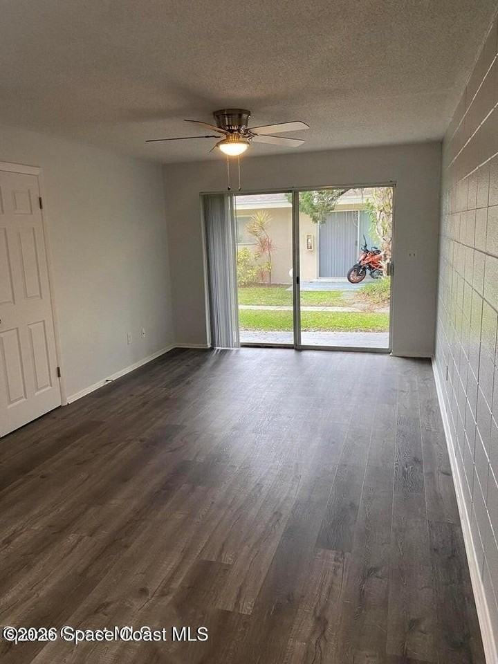 1552 Guava Ave #B - Photo 4 of 15