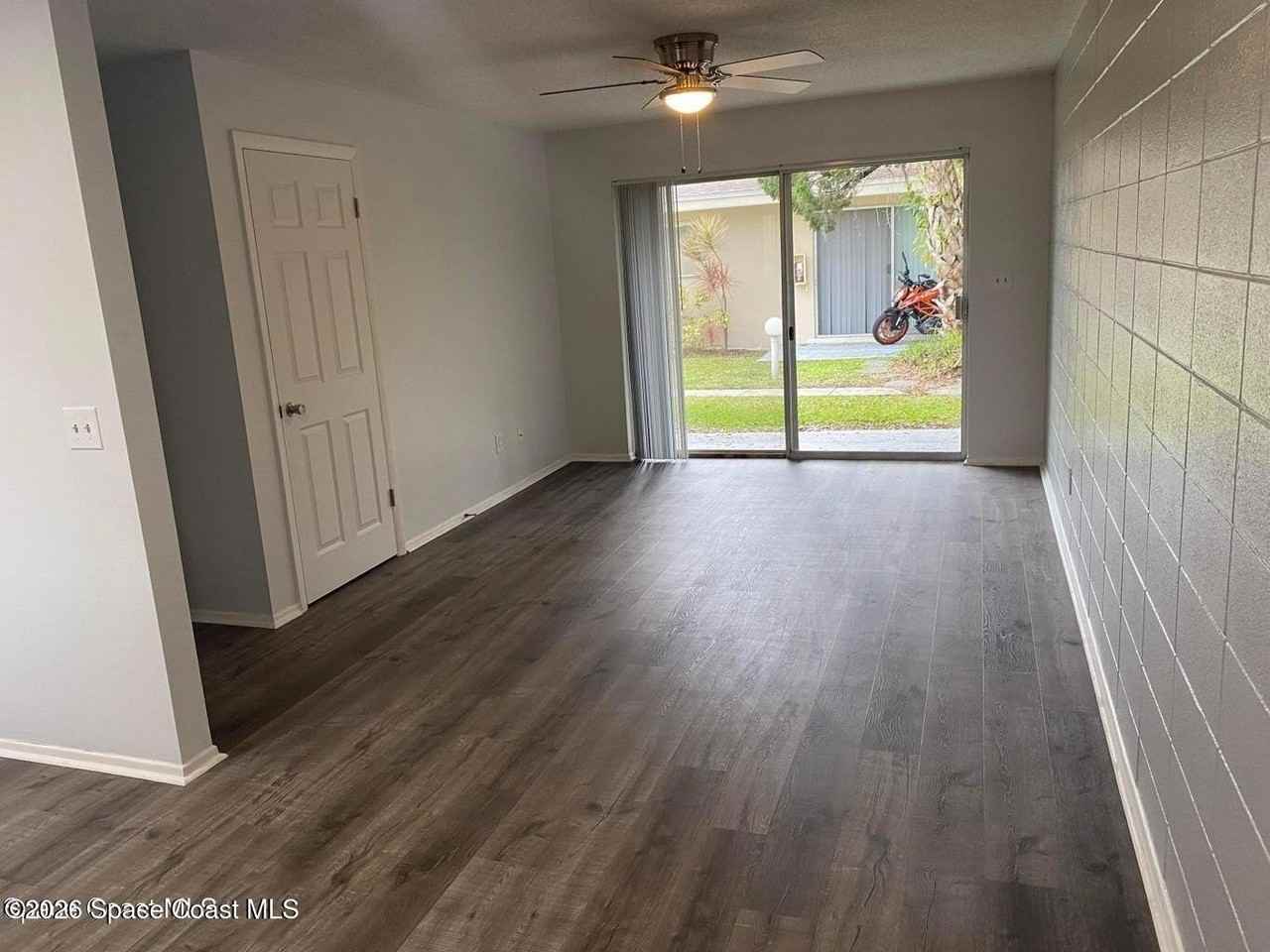 1552 Guava Ave #B - Photo 5 of 15
