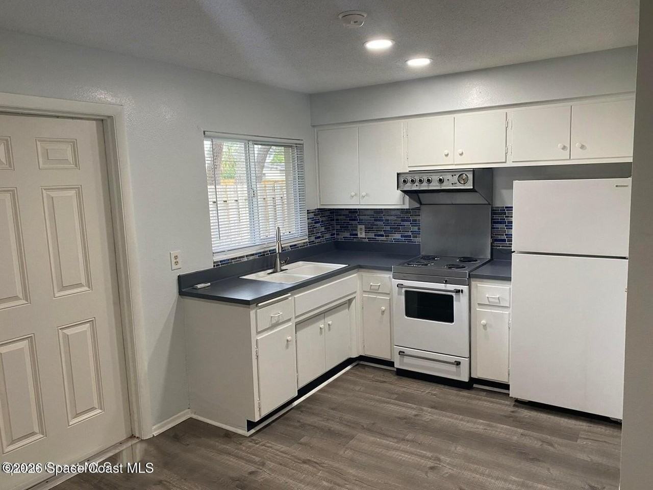 1552 Guava Ave #B - Photo 7 of 15