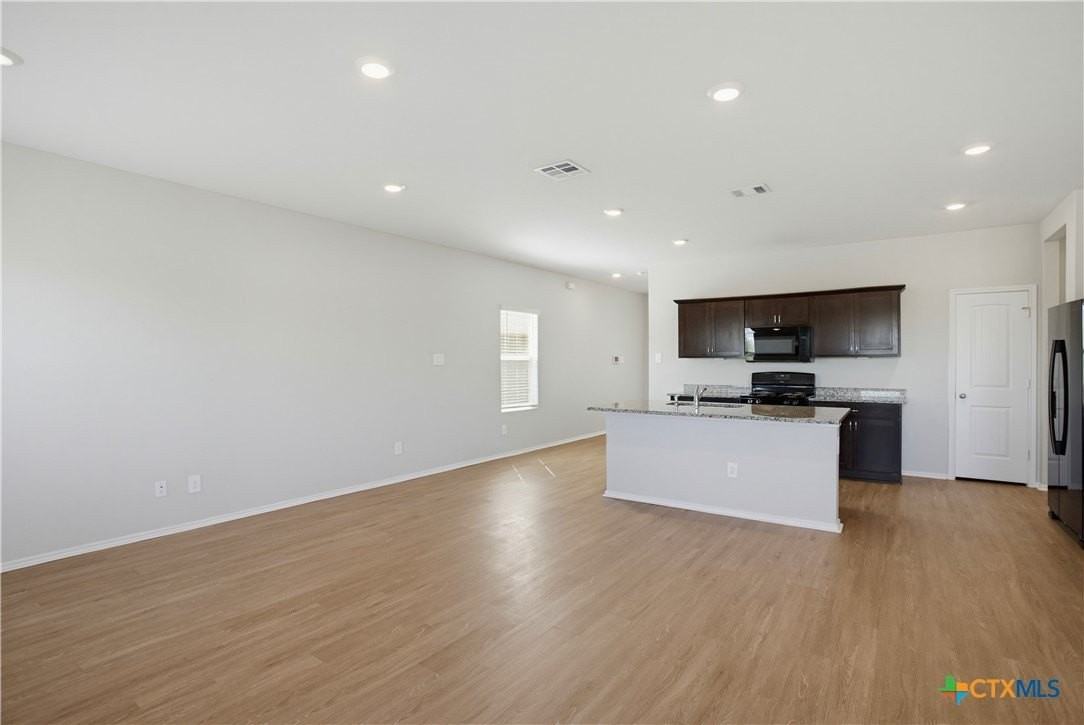 221 Calgary Ln - Photo 4 of 29