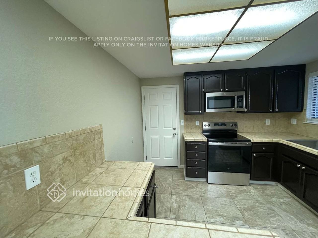 983 Daniel St - Photo 4 of 14