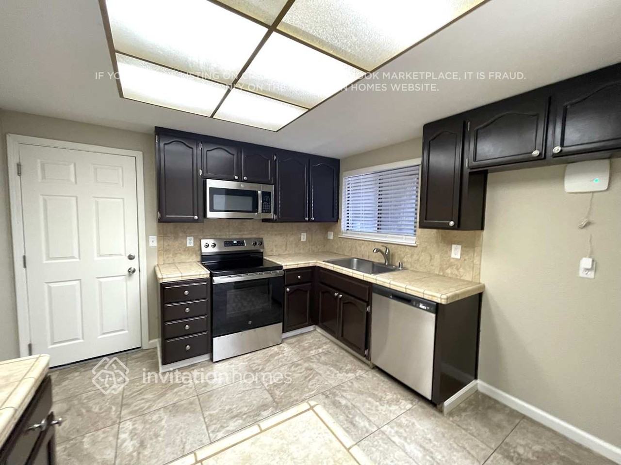 983 Daniel St - Photo 5 of 14
