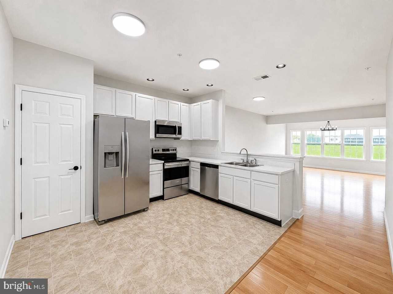 9002 Executive Club Dr - Photo 4 of 12