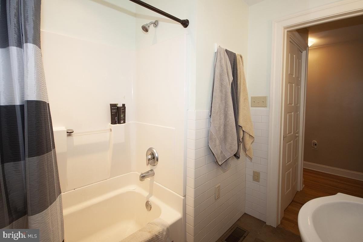 210 Girard Rd S - Photo 4 of 25
