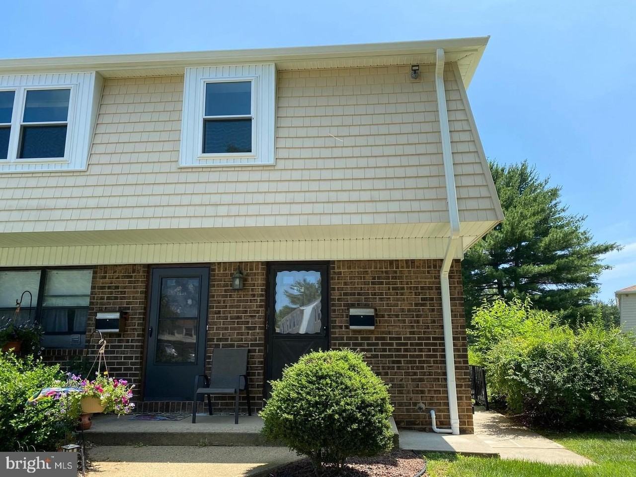 501 Silver Ct - Photo 2 of 21