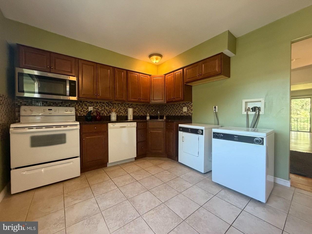 501 Silver Ct - Photo 3 of 21