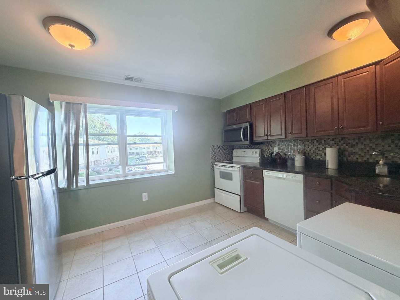 501 Silver Ct - Photo 4 of 21