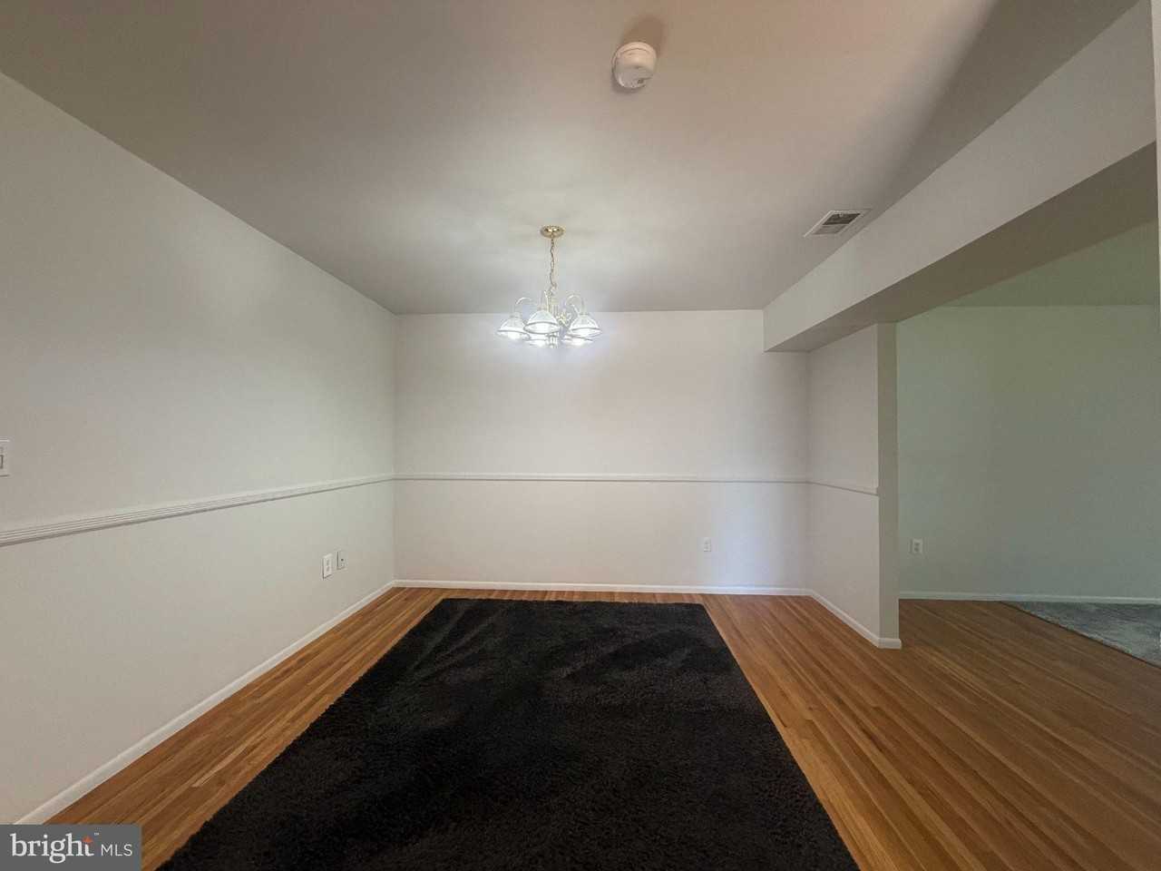 501 Silver Ct - Photo 6 of 21