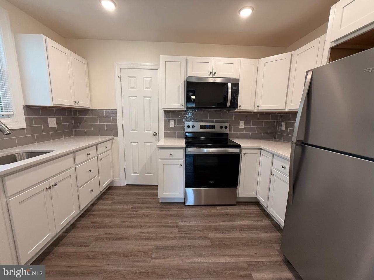 196 N Broadway #4 - Photo 3 of 12