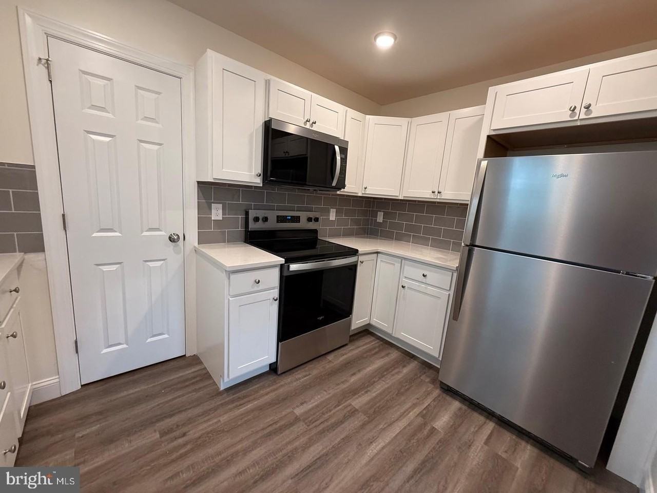 196 N Broadway #4 - Photo 4 of 12