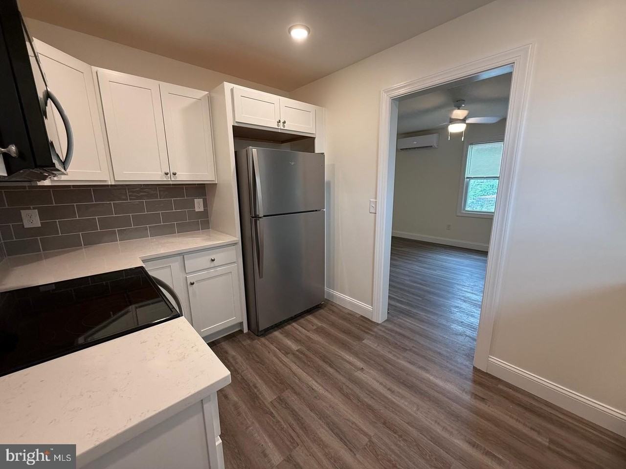 196 N Broadway #4 - Photo 5 of 12