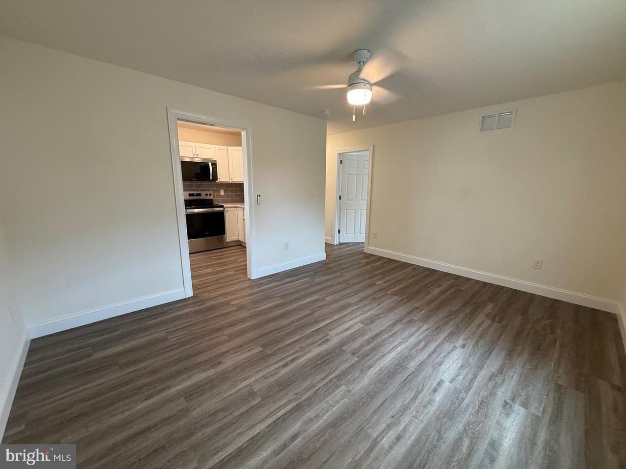 196 N Broadway #4 - Photo 6 of 12