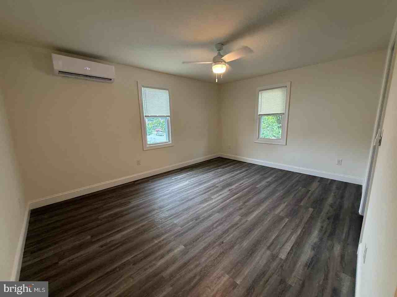 196 N Broadway #4 - Photo 7 of 12