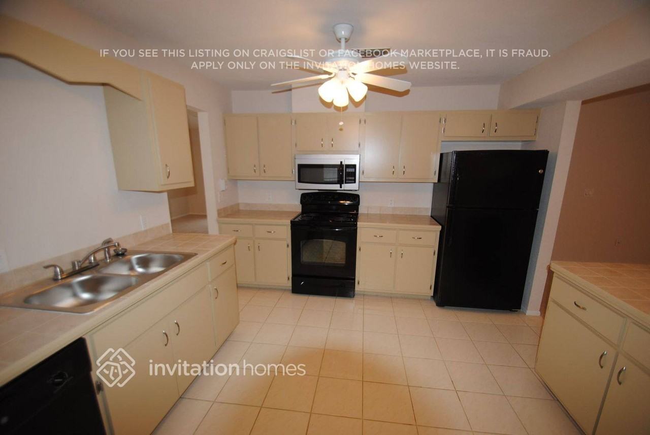 1354 Dewitt St - Photo 4 of 10