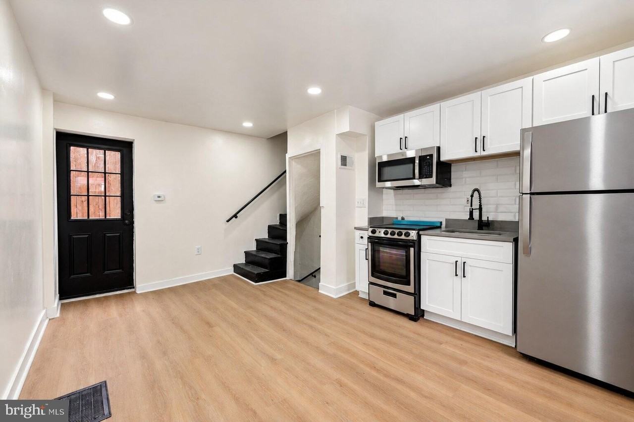 107 W Thompson St - Photo 3 of 15